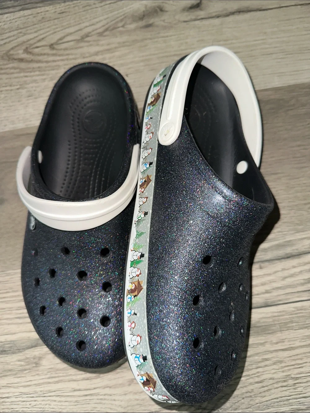 CROCS unisex holiday snowman black glitter winter  Clogs with White band W11 M9